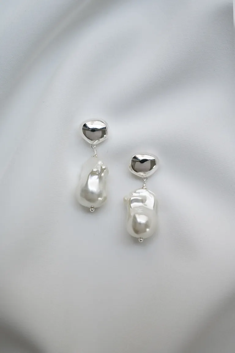 Aurelia Metal and Pearl Drop Earring