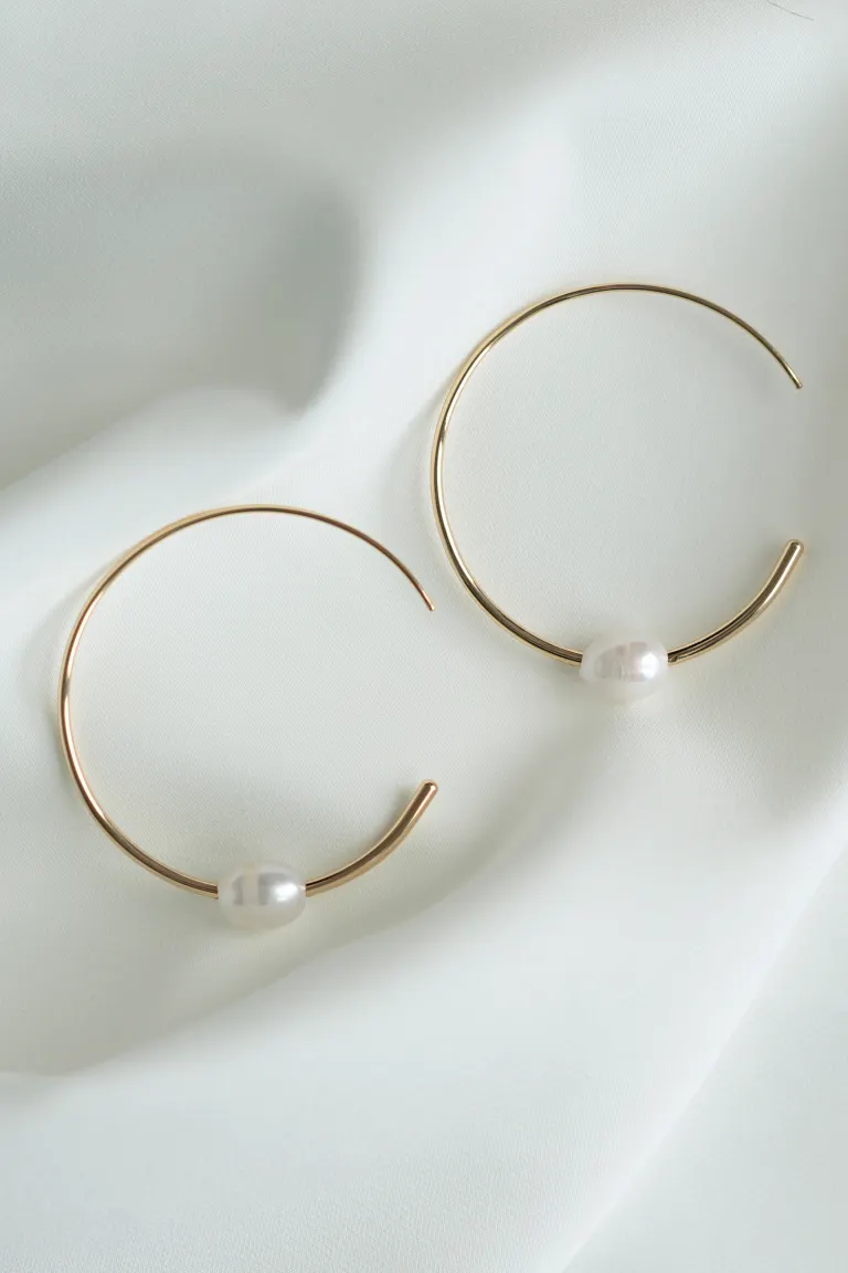 Charlize Gold Hoop Earring