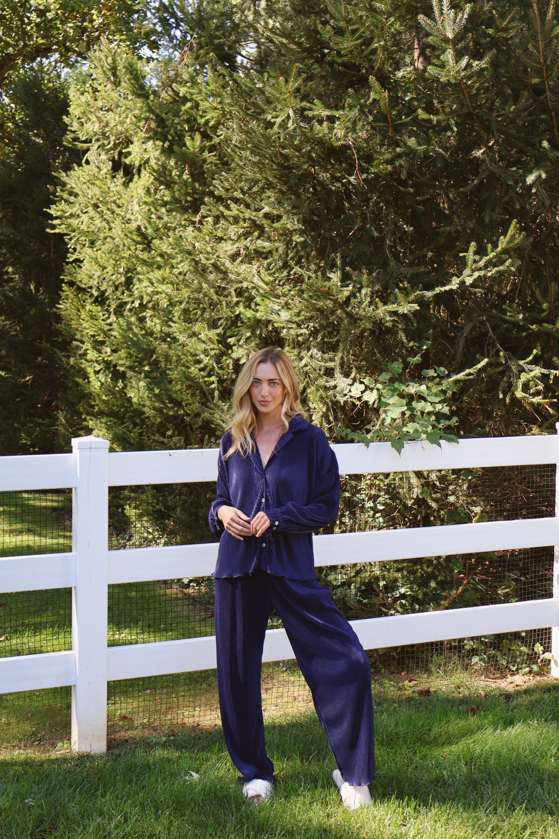Waverles Pleated Pant Set in Navy - Image 3