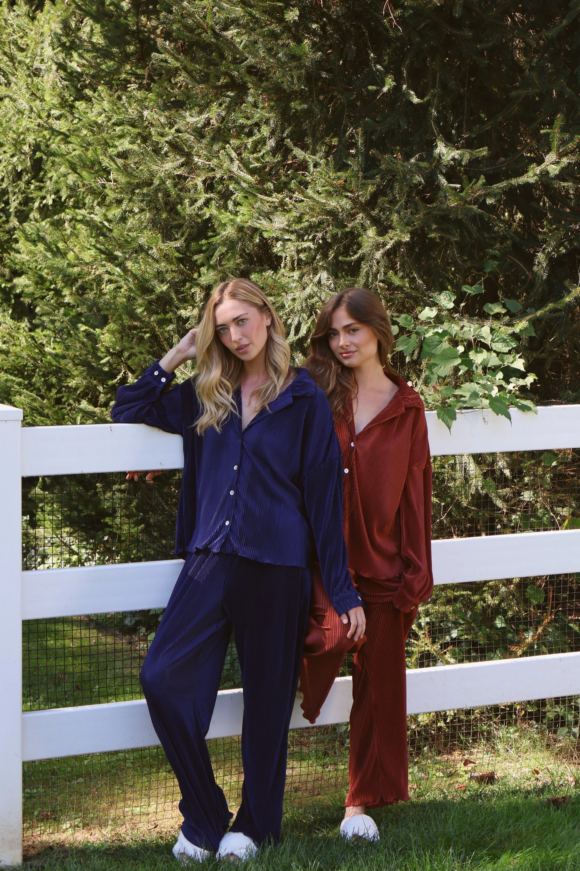 Waverles Pleated Pant Set in Navy - Image 5